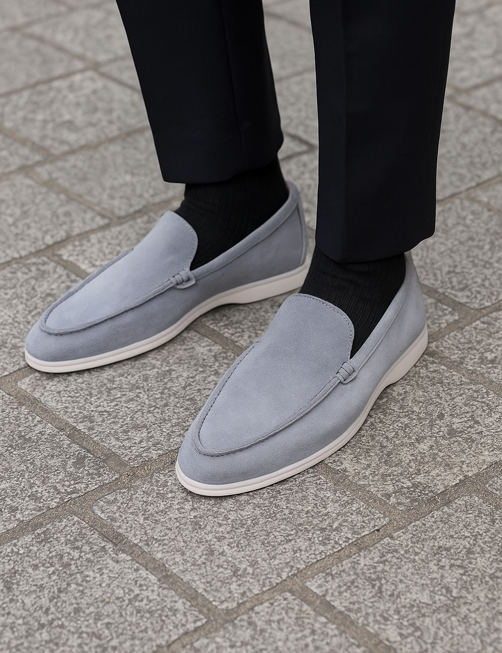 20250910_1809_Mocassins_Bleutes_Elegants_remix_01k4shh2mafsev5zrmr7fyd8qj.png